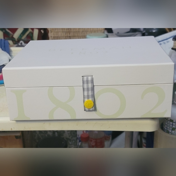 PRETTY SNAP CLOSURE HINGED BOX- BEEKMAN 1802 - Picture 1 of 3